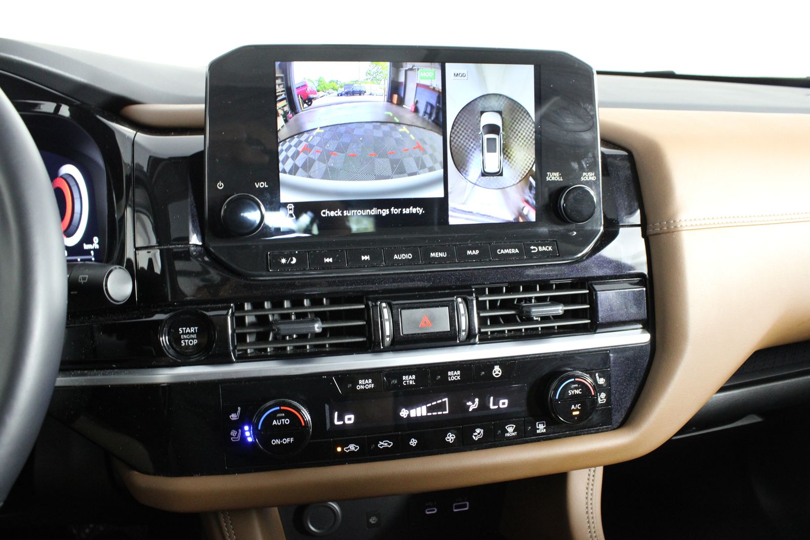 Used 2025 Gray Nissan Platinum image 28