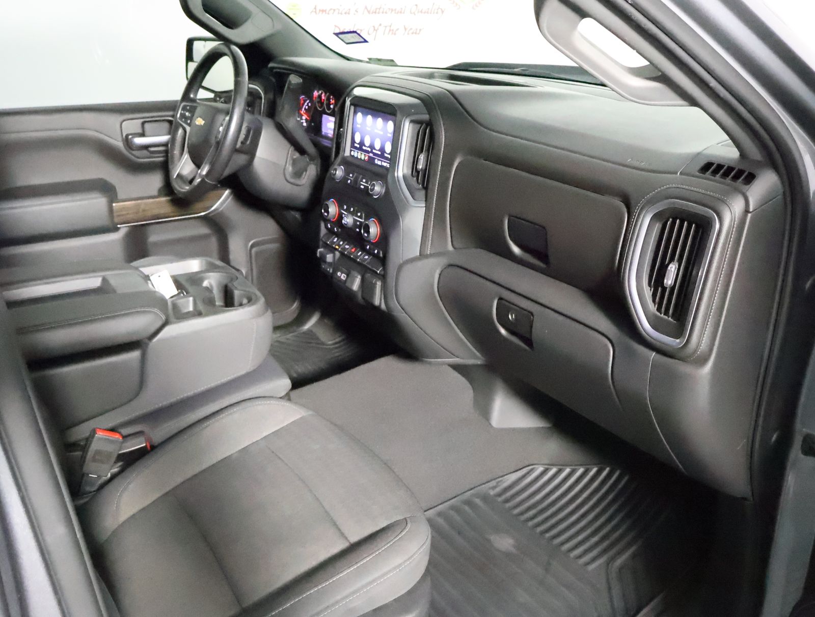 2020 Chevrolet Silverado 1500 LT photo