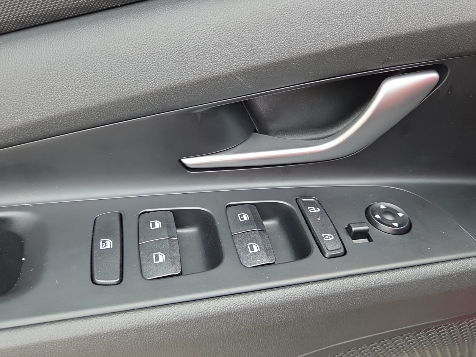 Used 2025 Red Hyundai SE image 18