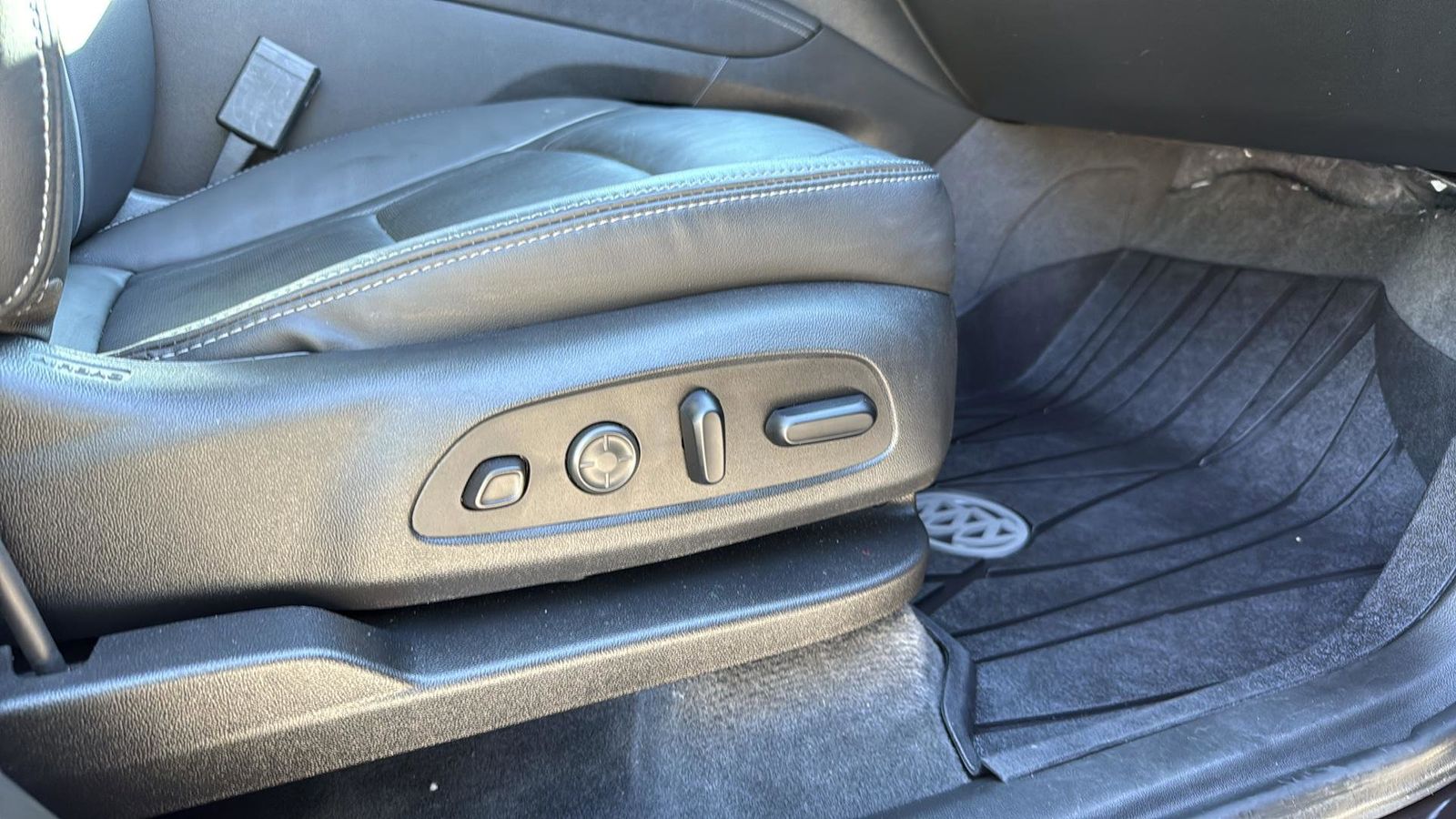 Used Car 2020 Buick Enclave  Avenir For Sale Under $30,000 In Austin, Texas