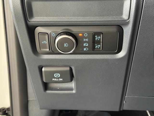 New 2026 Oxford White Ford XLT image 34