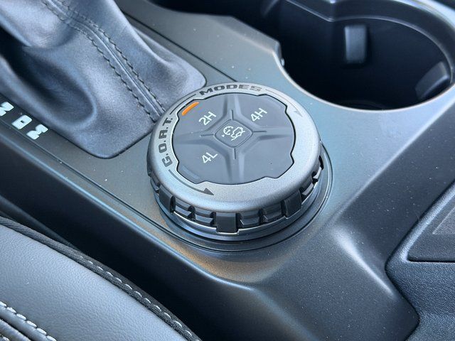 New 2026 Avalanche Gray Ford Outer Banks image 28