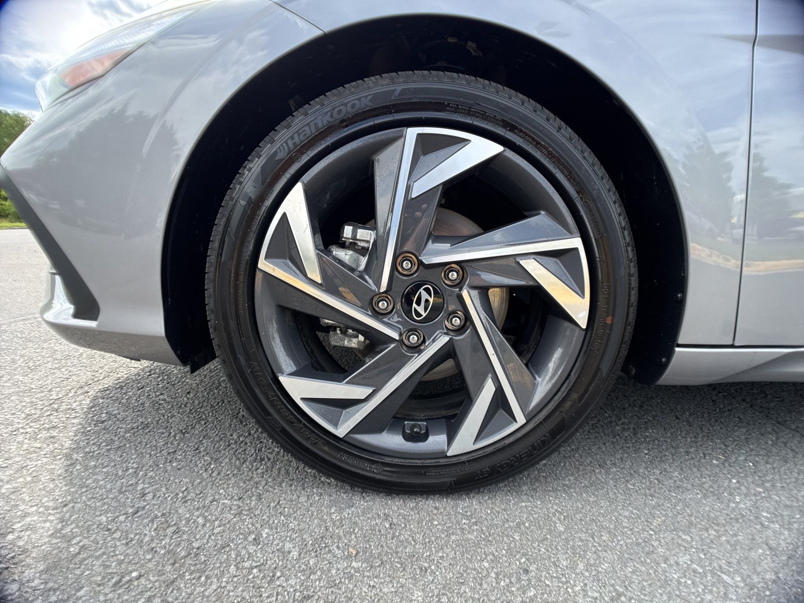 Used 2025  Hyundai SEL Sport image 25