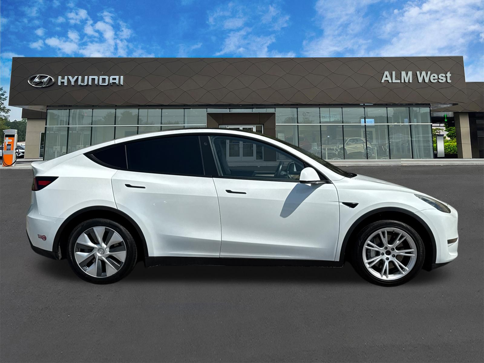 Used 2023 White Tesla Long Range image 4