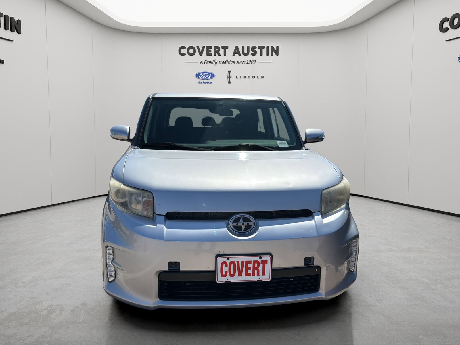 Classic Silver Metallic 2013 Scion xB Base Wagon Front-Wheel Drive 4-Speed Automatic Overdrive