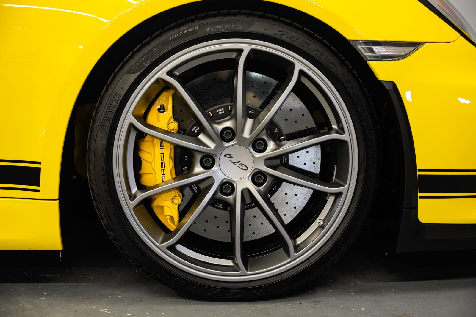 2016 Porsche Cayman GT4 — photo 47