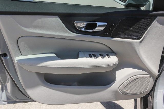 2025 Volvo V60 Cross Country Ultra - Photo 21