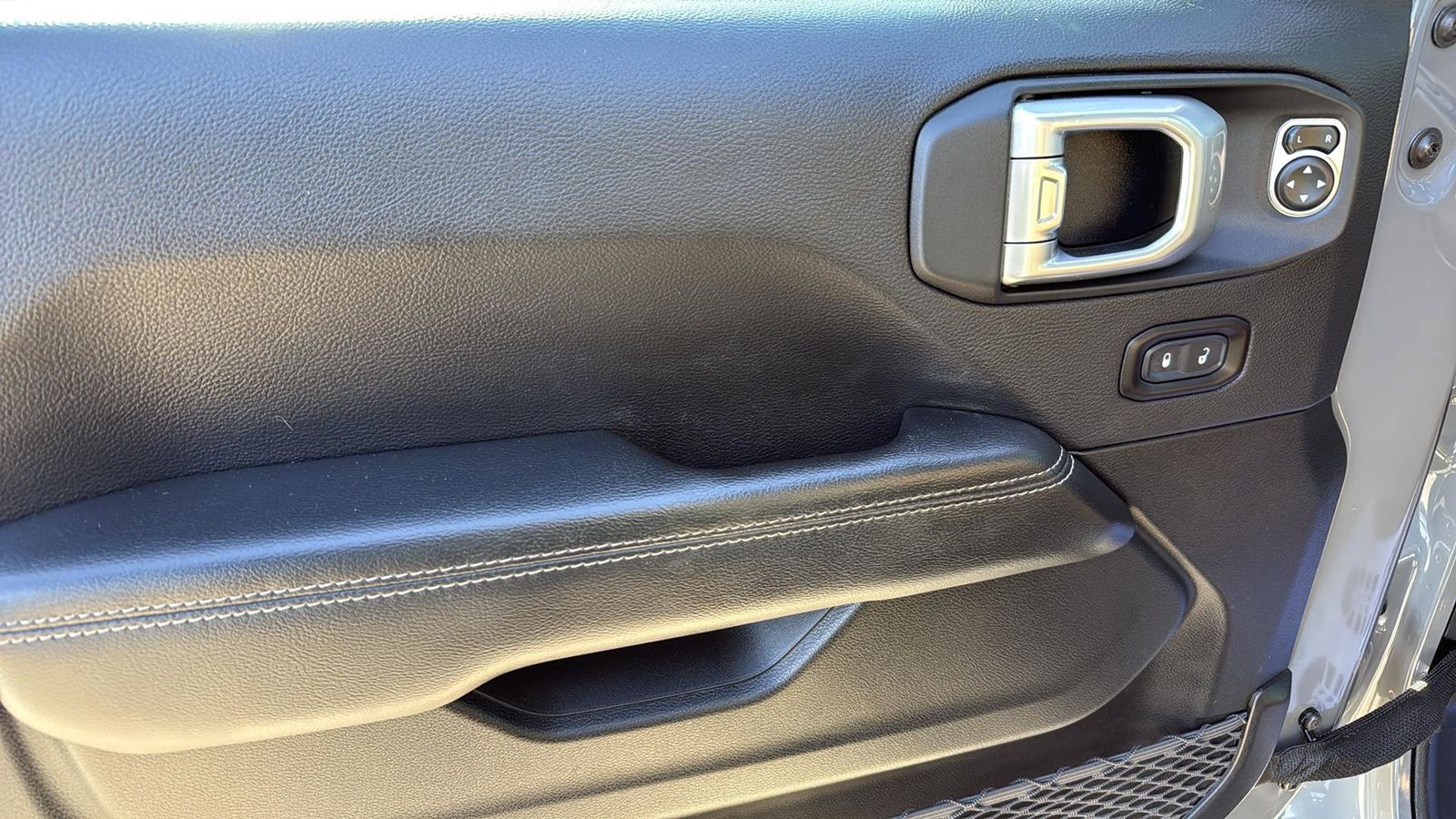 Used Car 2020 Jeep Gladiator  Overland For Sale Under $30,000 In Austin, Texas