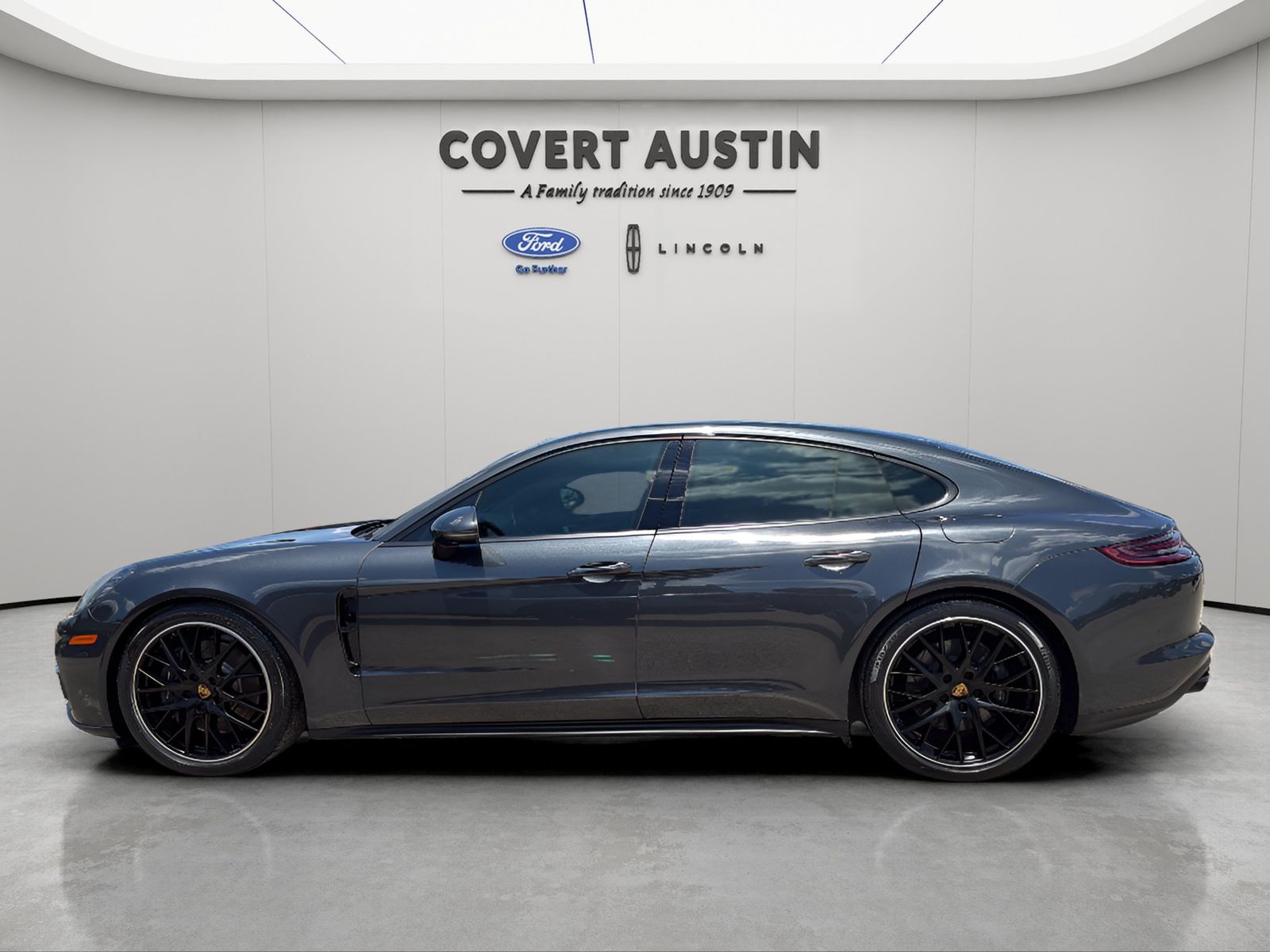 Used 2019  Porsche 4 image 2