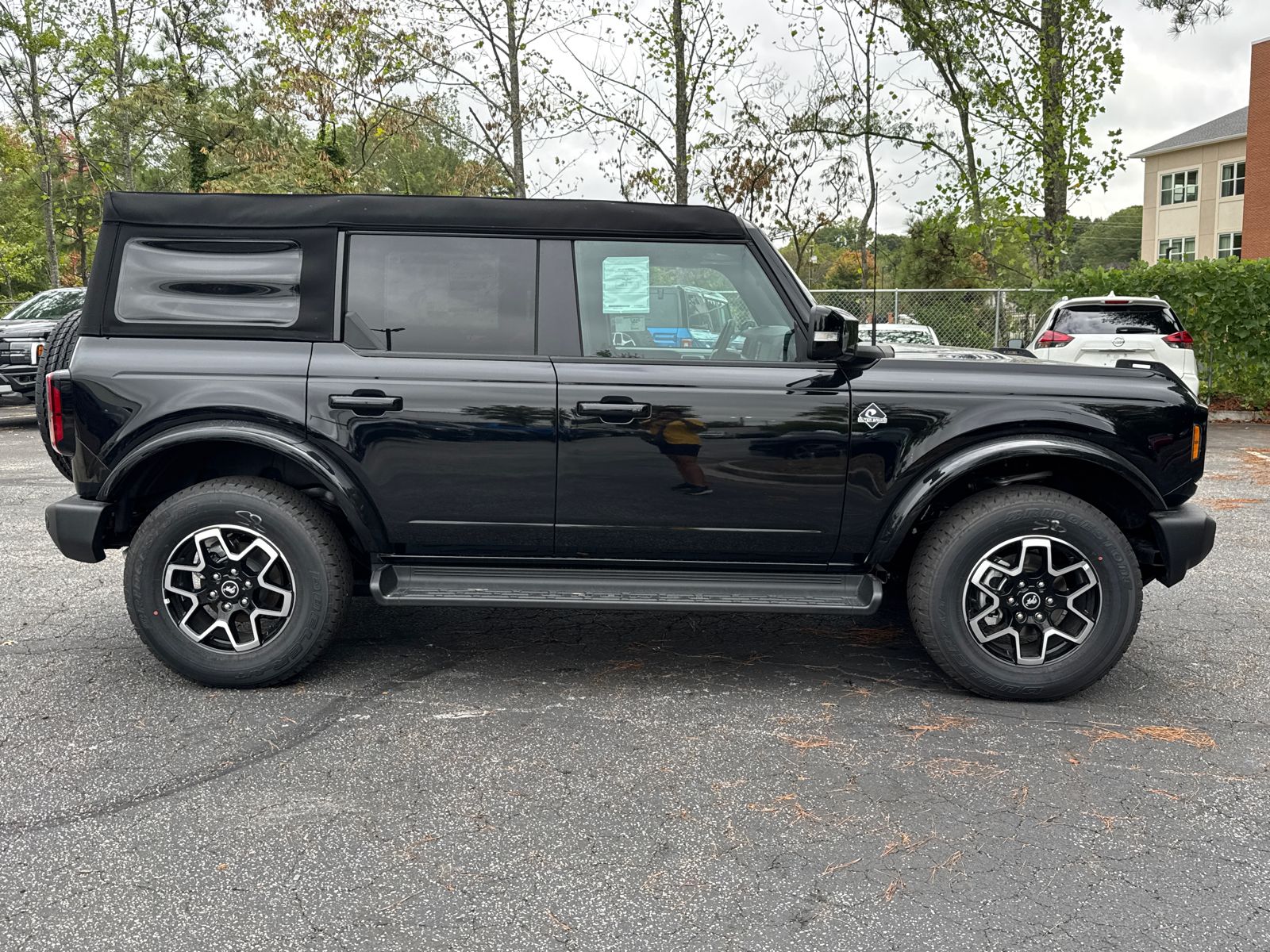 2025 Ford Bronco Outer Banks photo 4