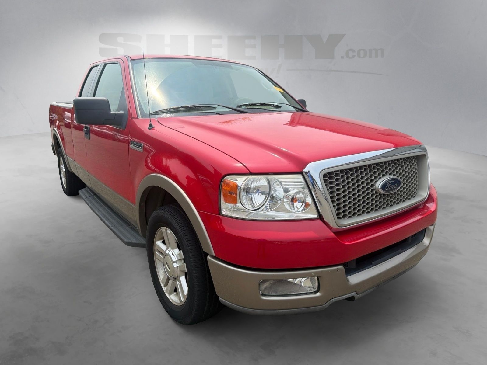 Used 2004  Ford Lariat image 2