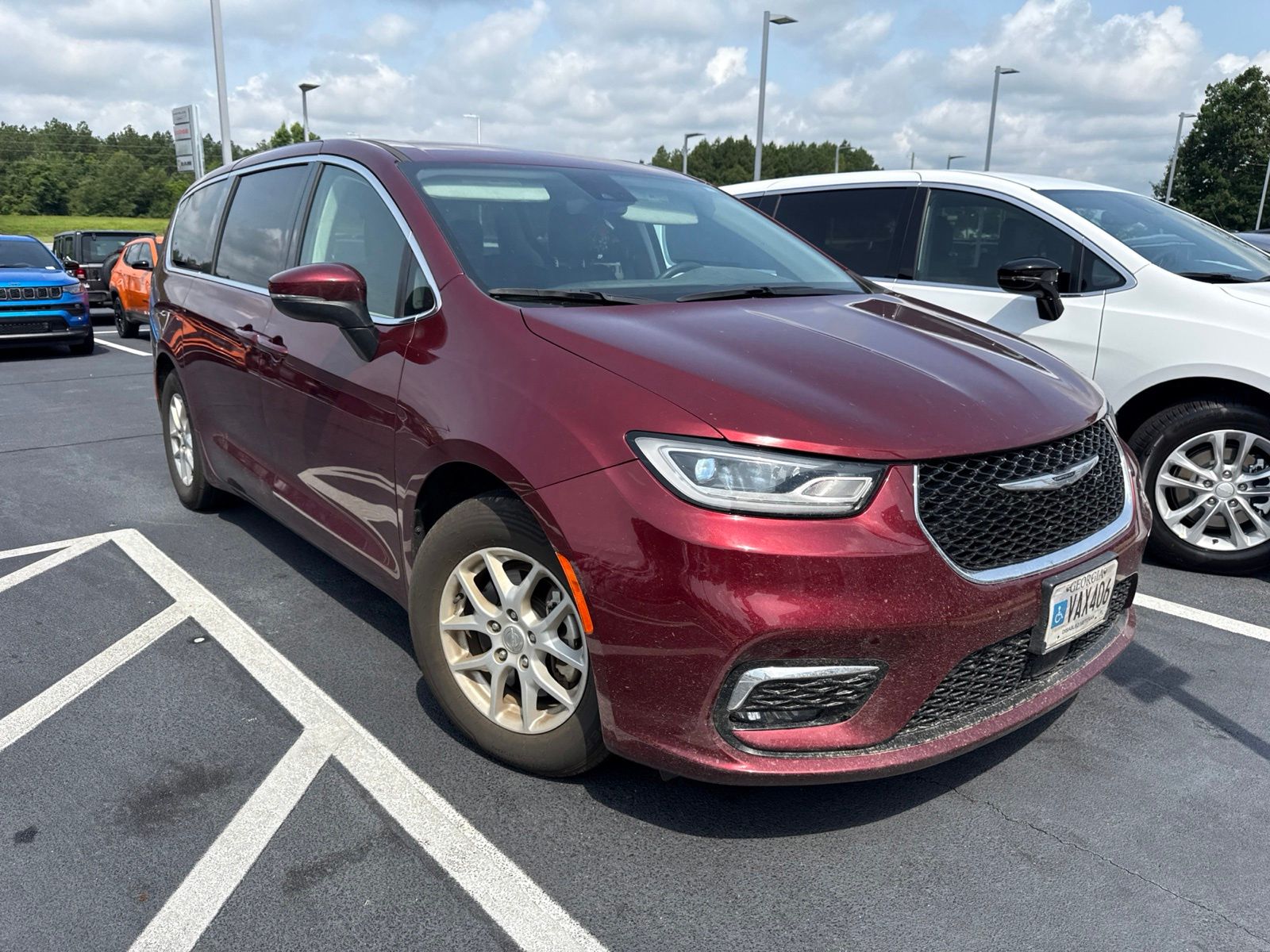 Velvet Red Pearlcoat 2023 Chrysler Pacifica Minivan Front-Wheel Drive 9-Speed Automatic