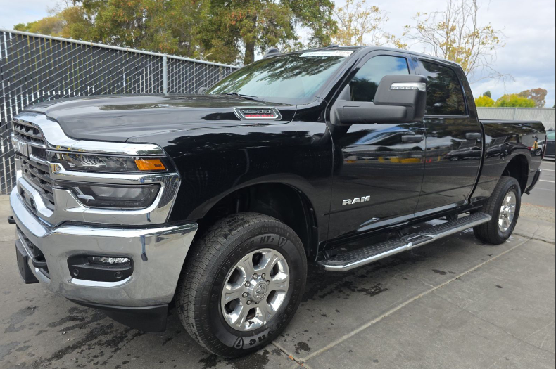 2026 RAM 2500 Negro (Diamond Black) Camioneta Todo terreno 8 velocidades Automática