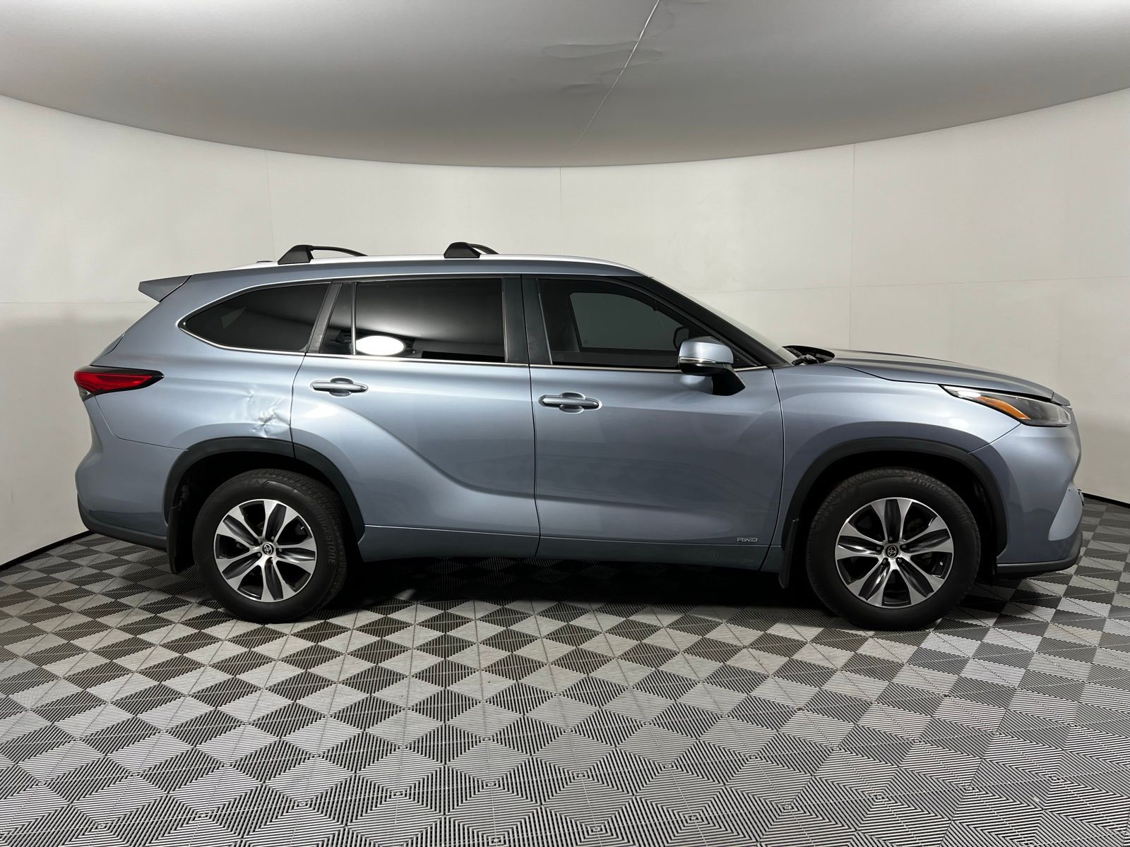 Thumbnail: 2023 Toyota Highlander - 4
