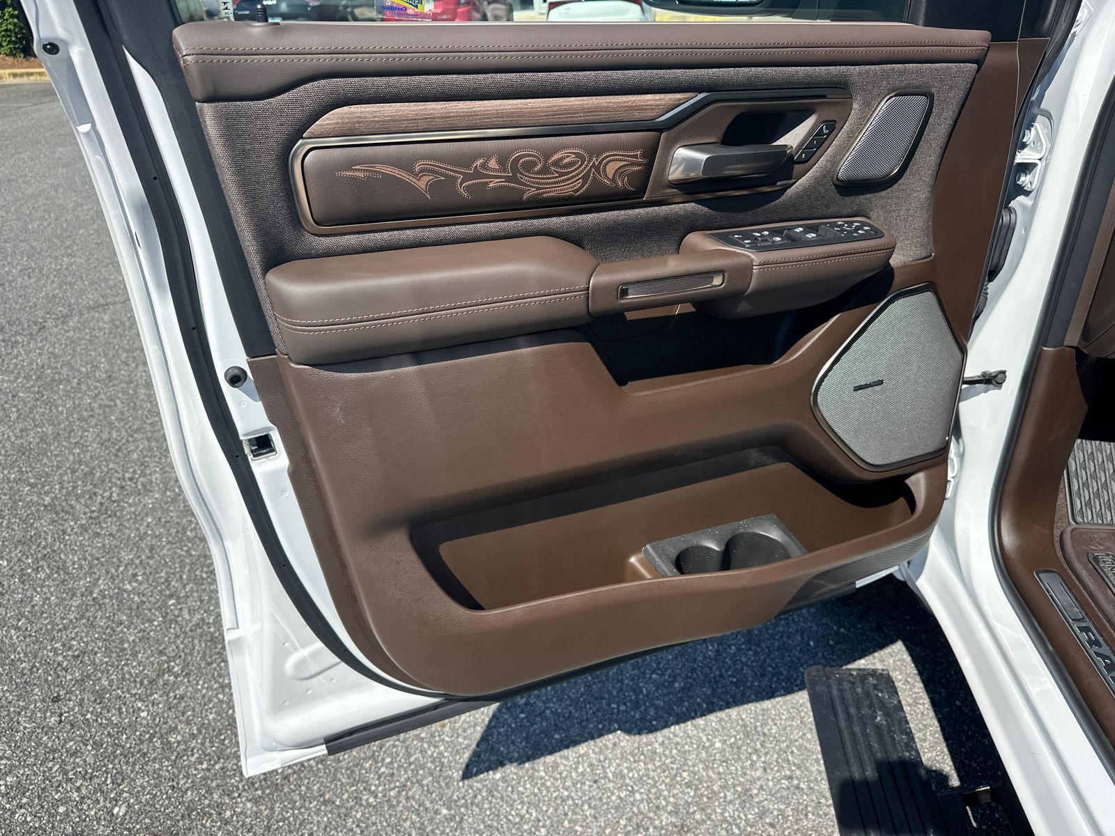 New 2026 Ivory White Tri-Coat Pearl-Coat Exterior Paint RAM Limited image 11