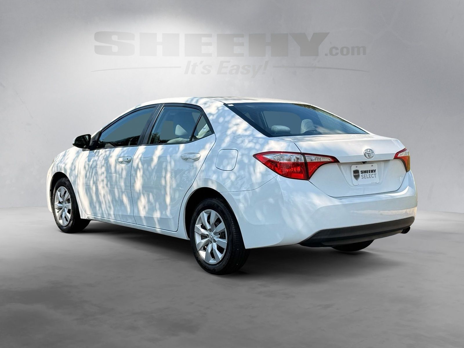 Used 2016 White Toyota LE image 14