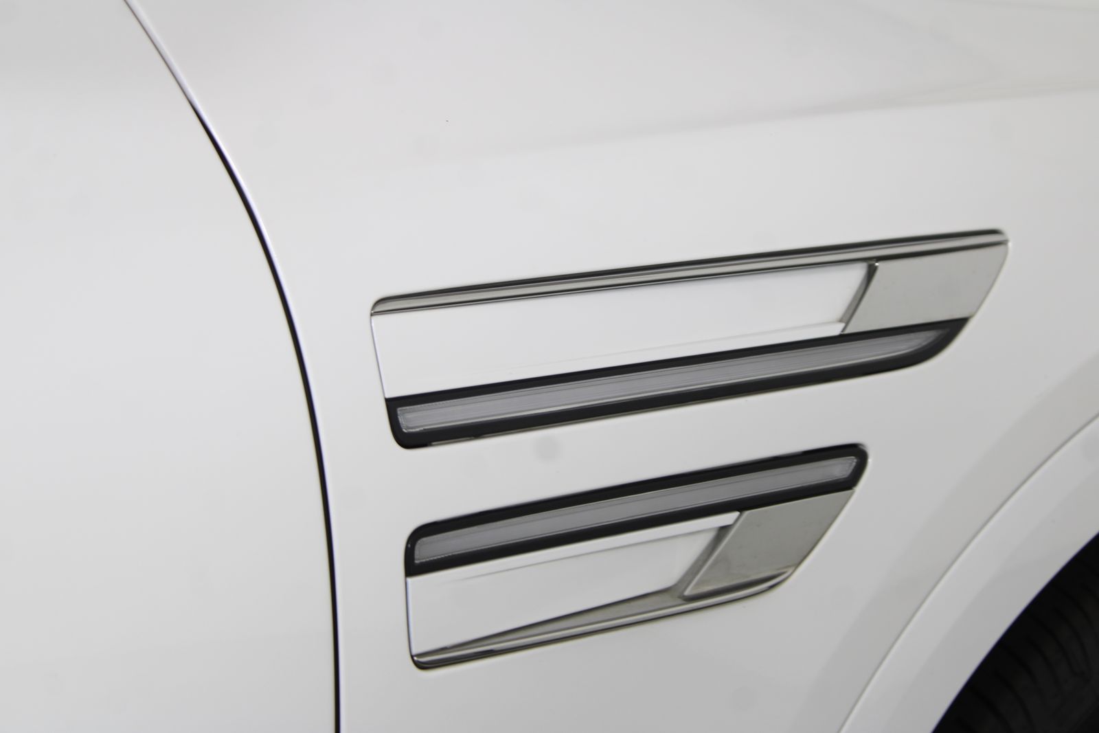 Used 2025 White Genesis 2.5T image 26