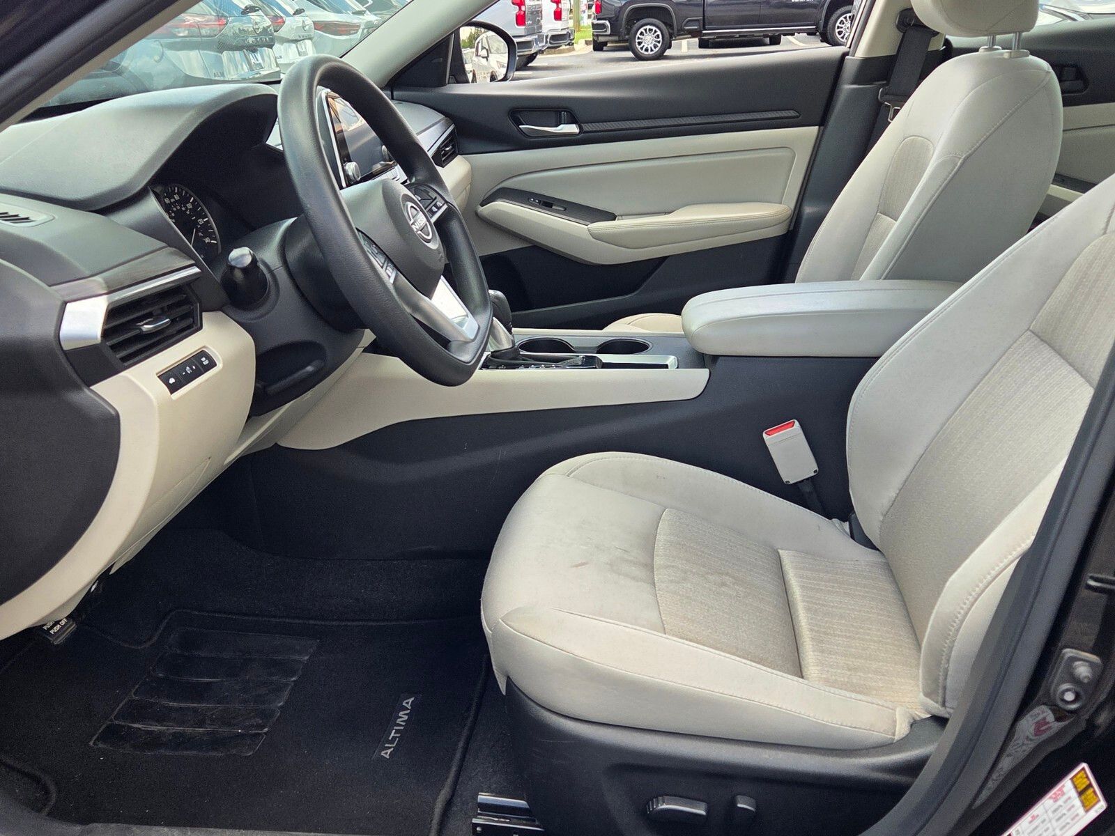 Used 2025 Super Black Nissan 2.5 SV image 5