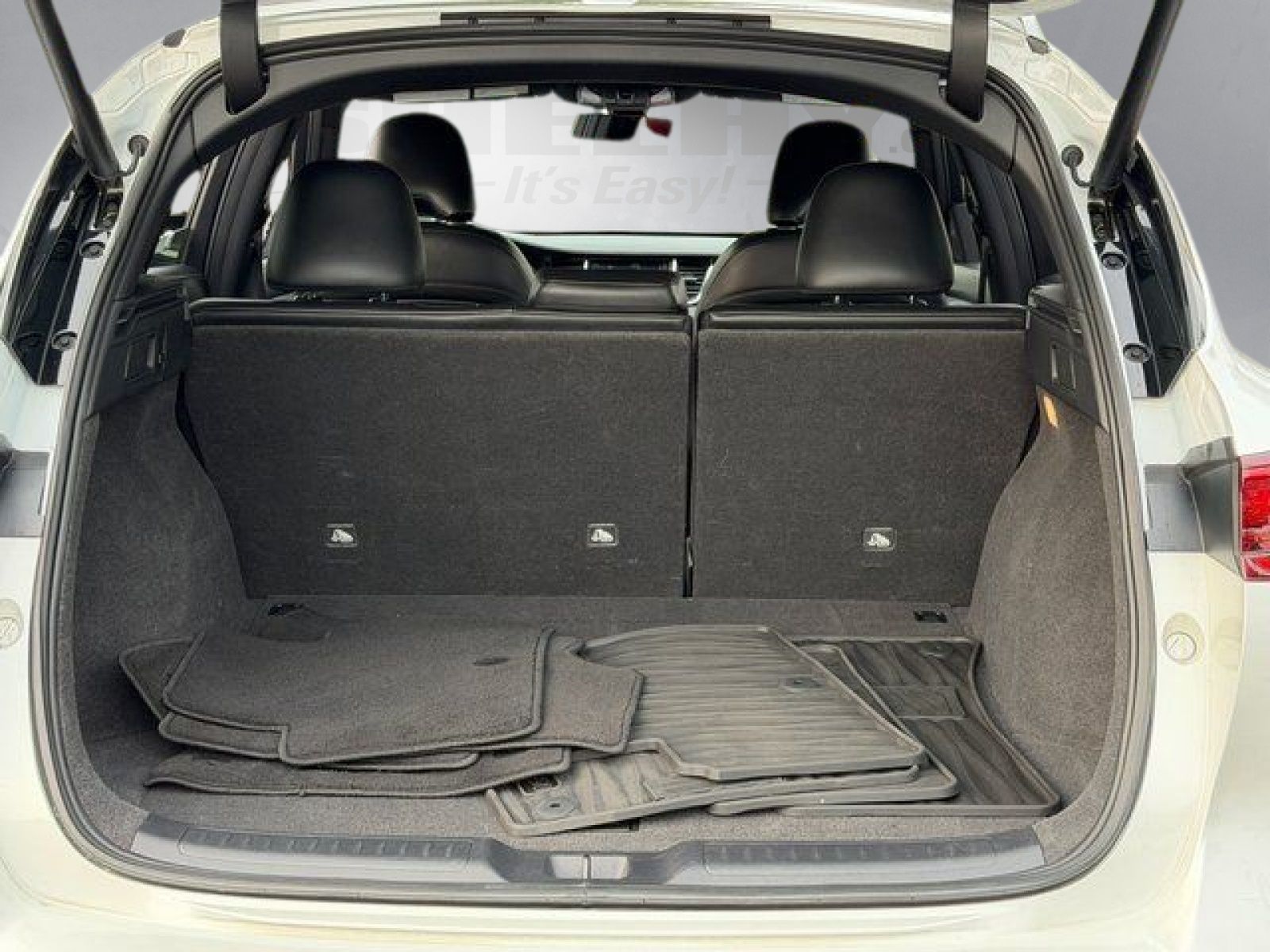 Used 2023 Radiant White INFINITI SPORT image 35