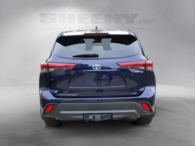 Used 2022  Toyota LE image 7