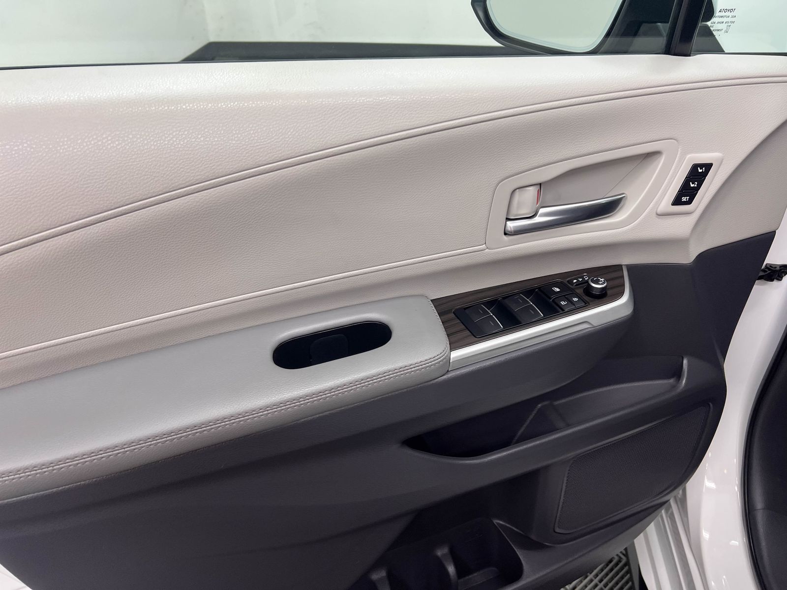 used 2023 Toyota Sienna car, priced at $49,888