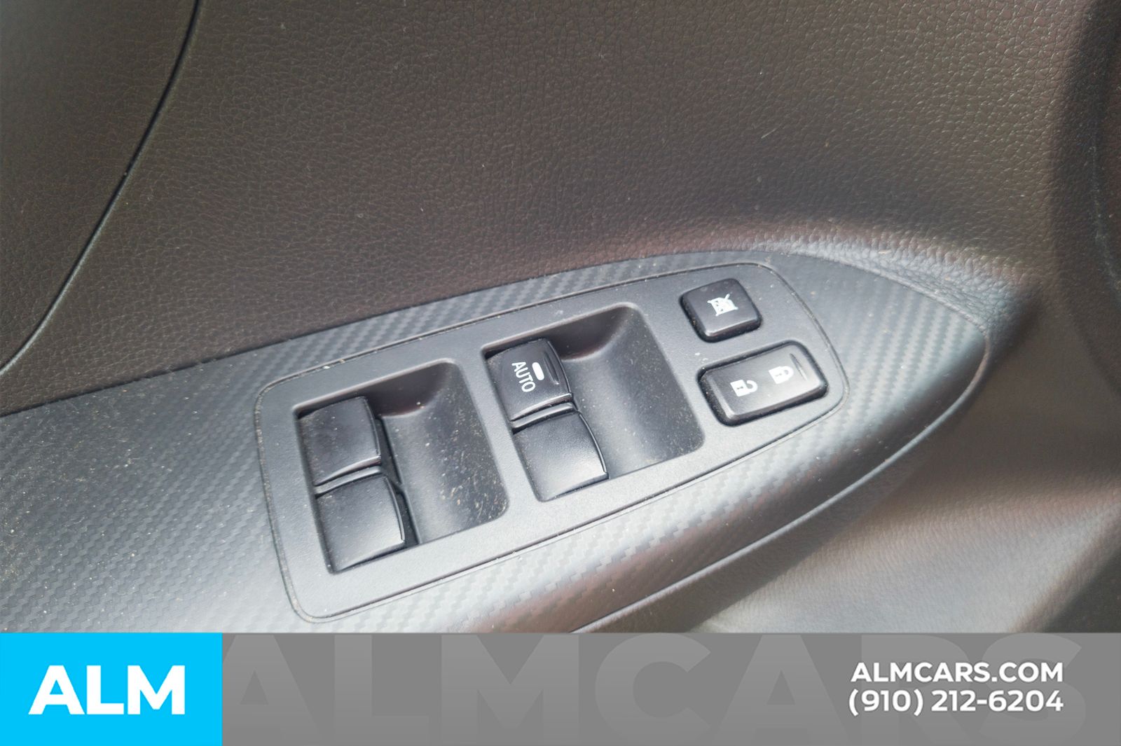Used 2022  Mitsubishi SE image 15