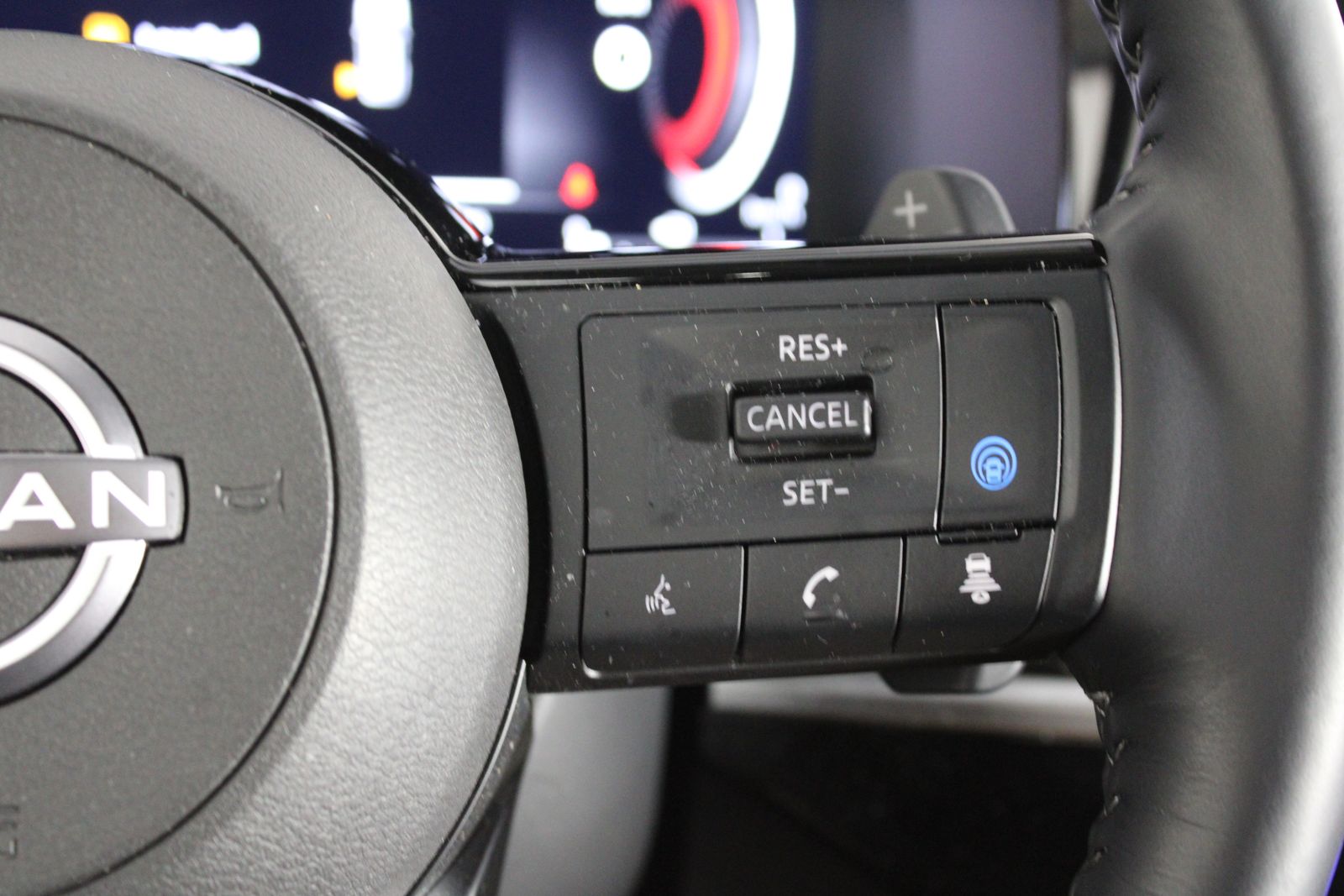 Used 2025 Gray Nissan Platinum image 32