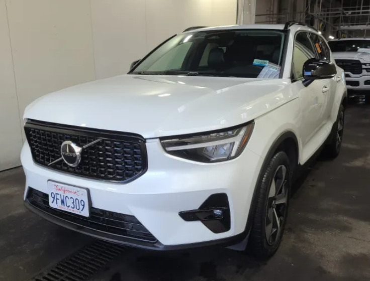 2023 Volvo XC40 B5 Plus Dark AWD's photo