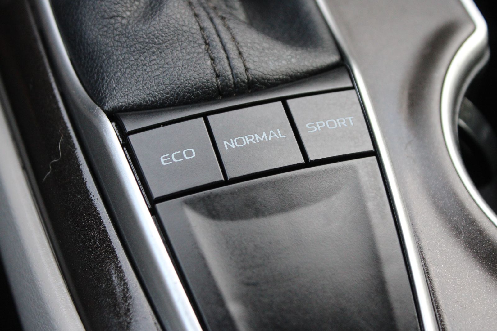 Used 2023 Silver Toyota LE image 22