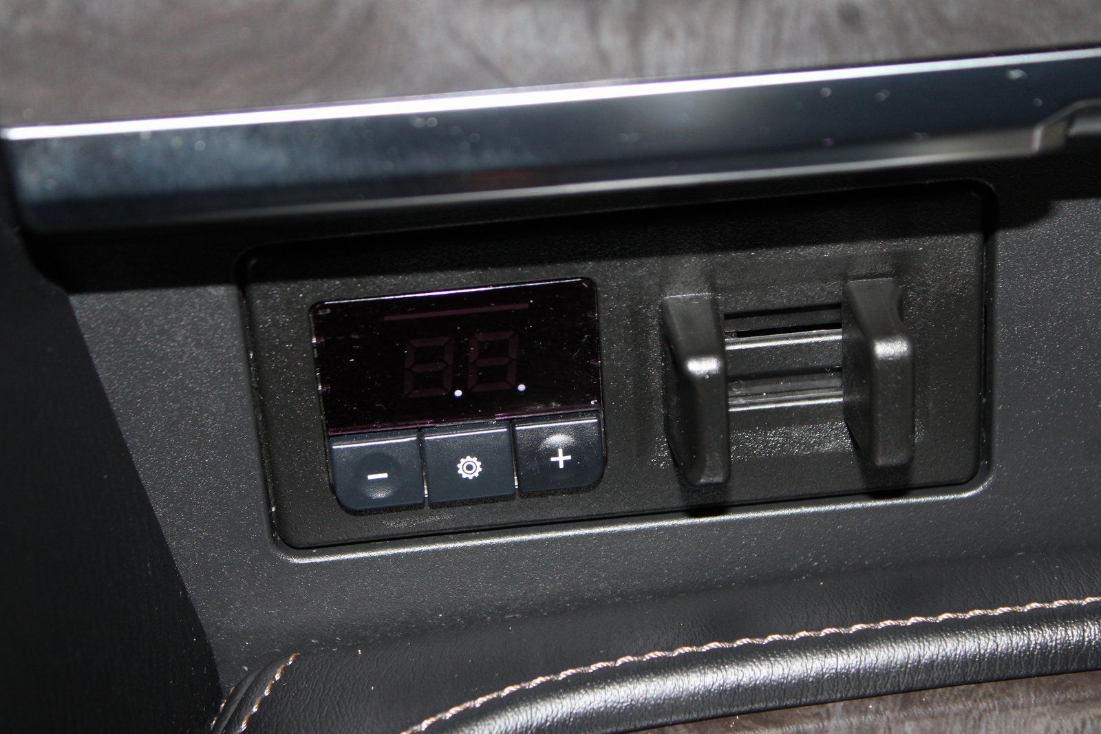 Used 2024 Black Nissan Platinum image 25
