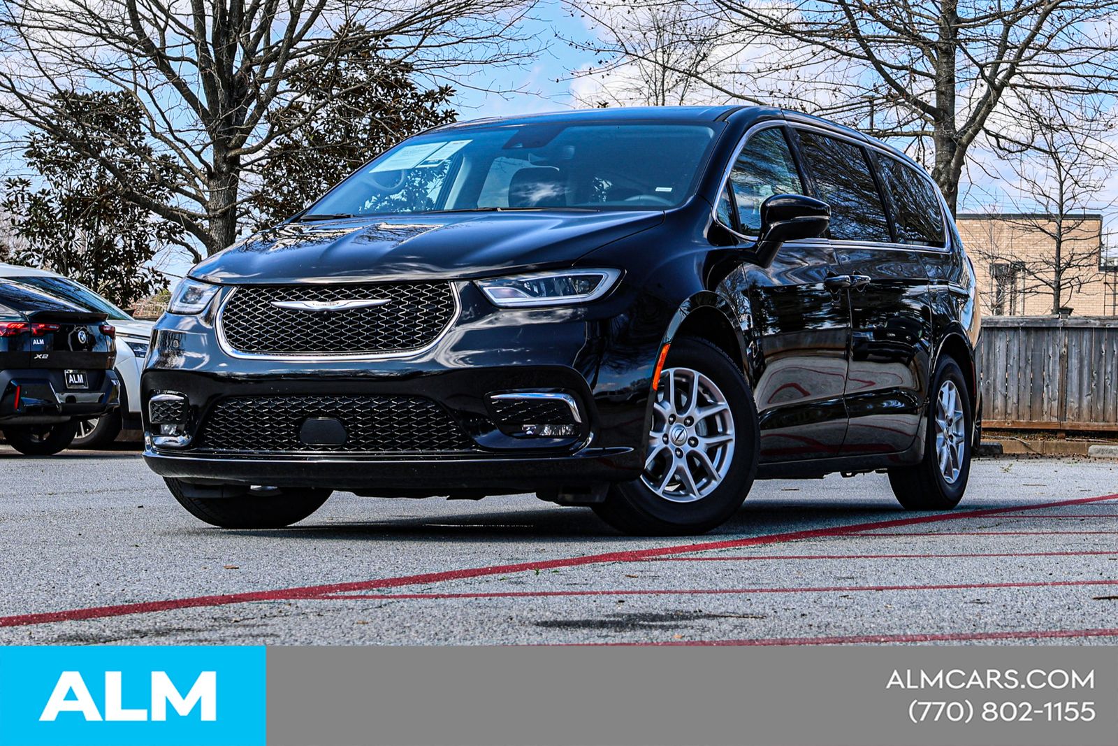 Used 2024 Black Chrysler Touring L image 3