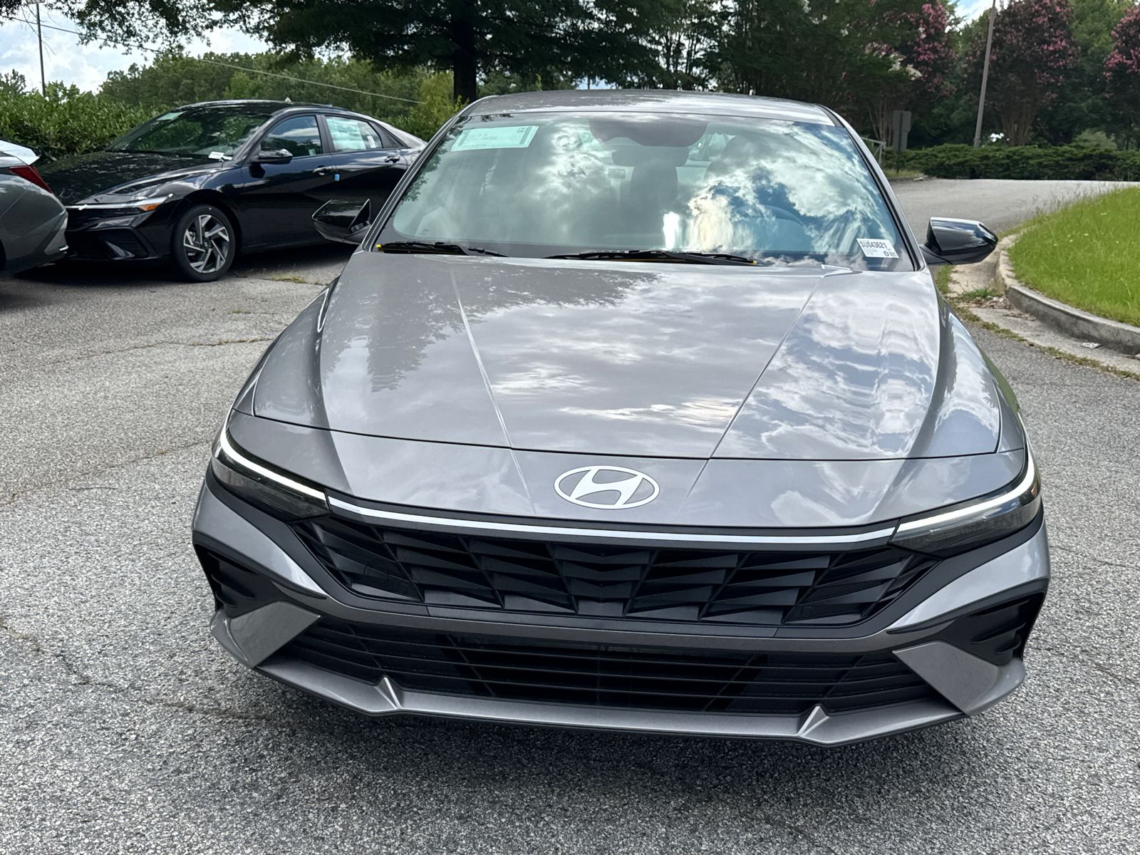 2025 Hyundai Elantra SEL Sport photo 2