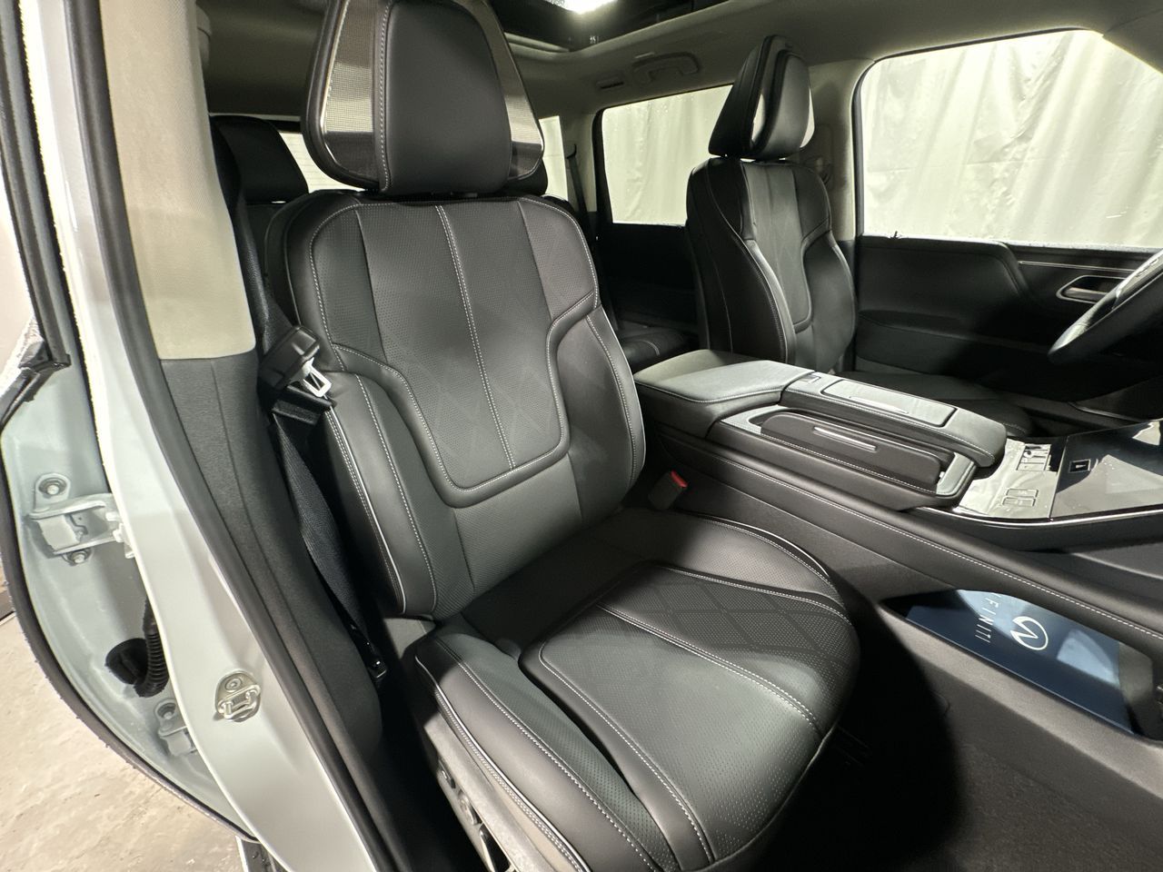 2025 Infiniti QX80 Sensory photo 29