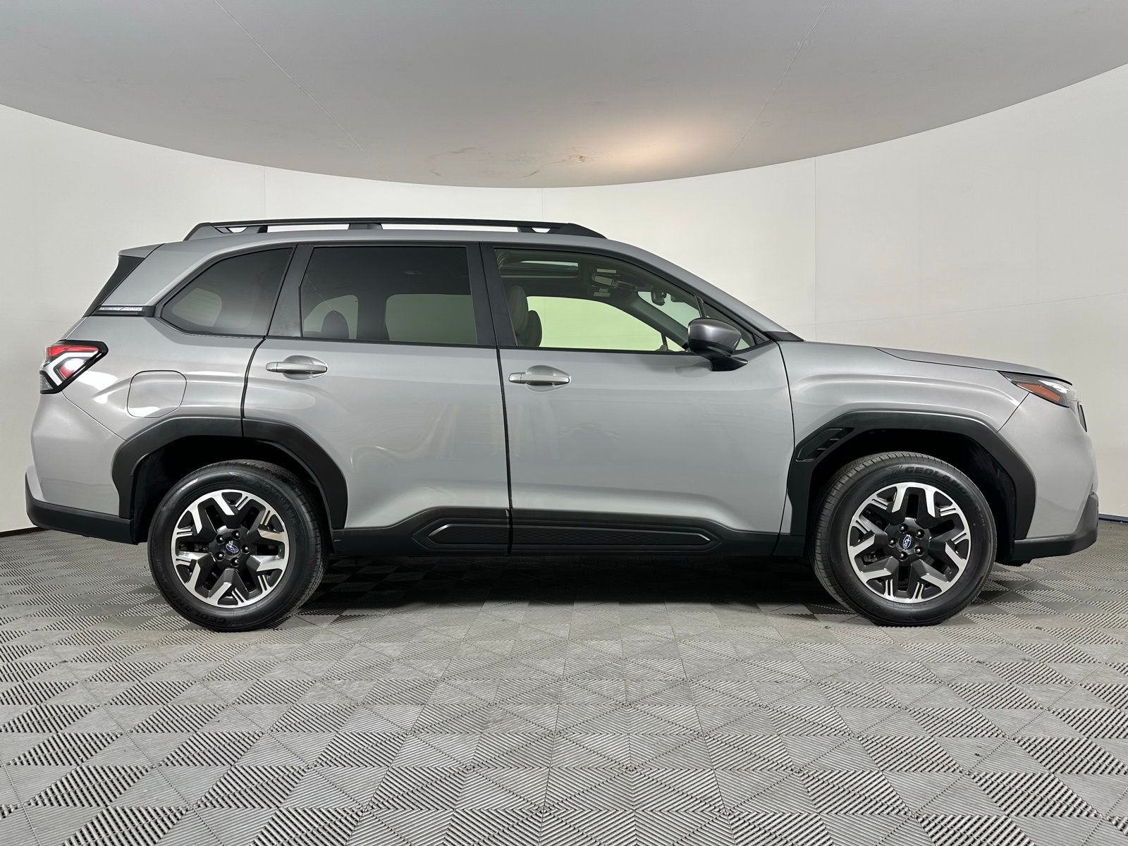 2025 Subaru Forester Premium - Photo 29