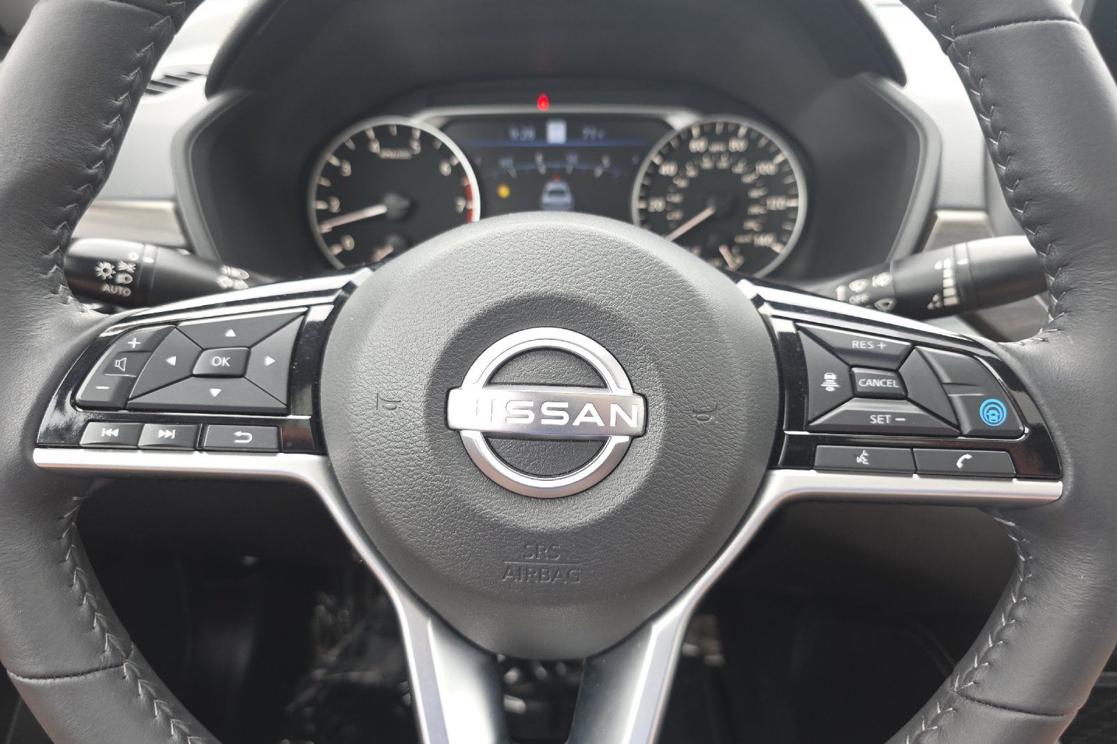Used 2023 White Nissan 2.5 SV image 23