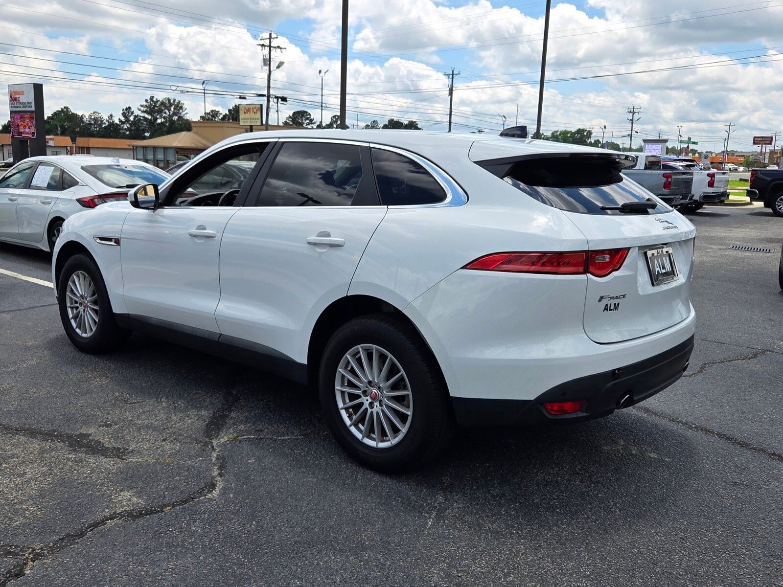 Used 2019  Jaguar 25t image 9
