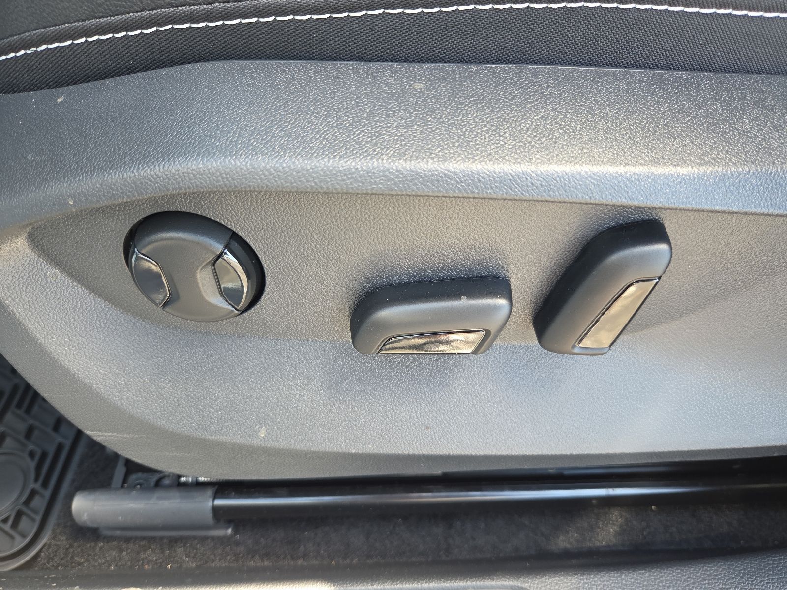 new 2026 Volkswagen Taos car, priced at $37,276