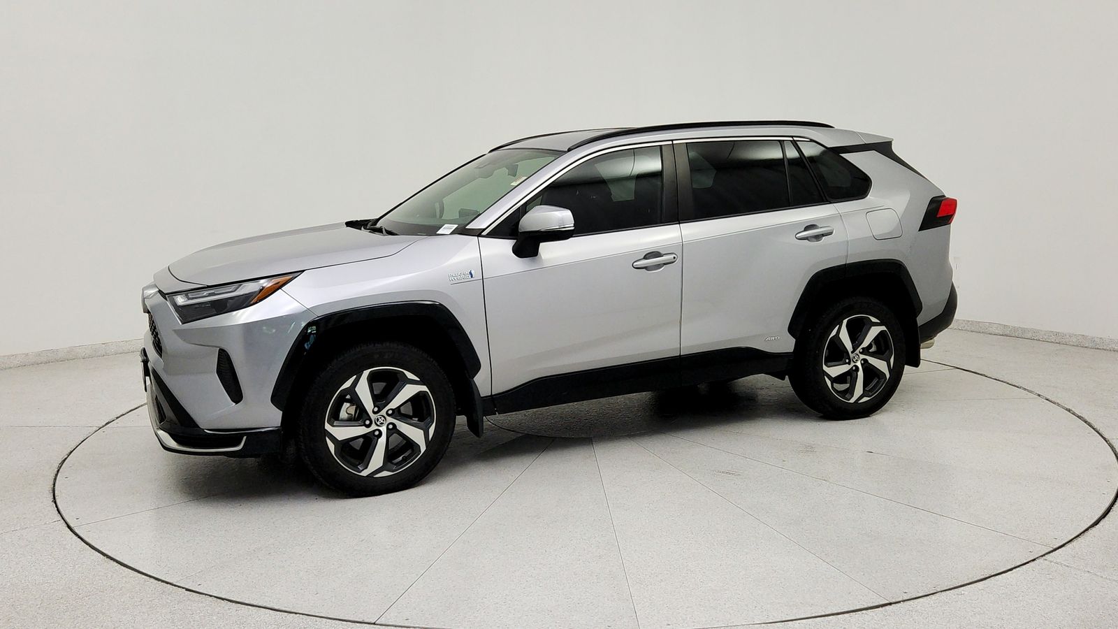 Used 2023 Silver Toyota SE image 3