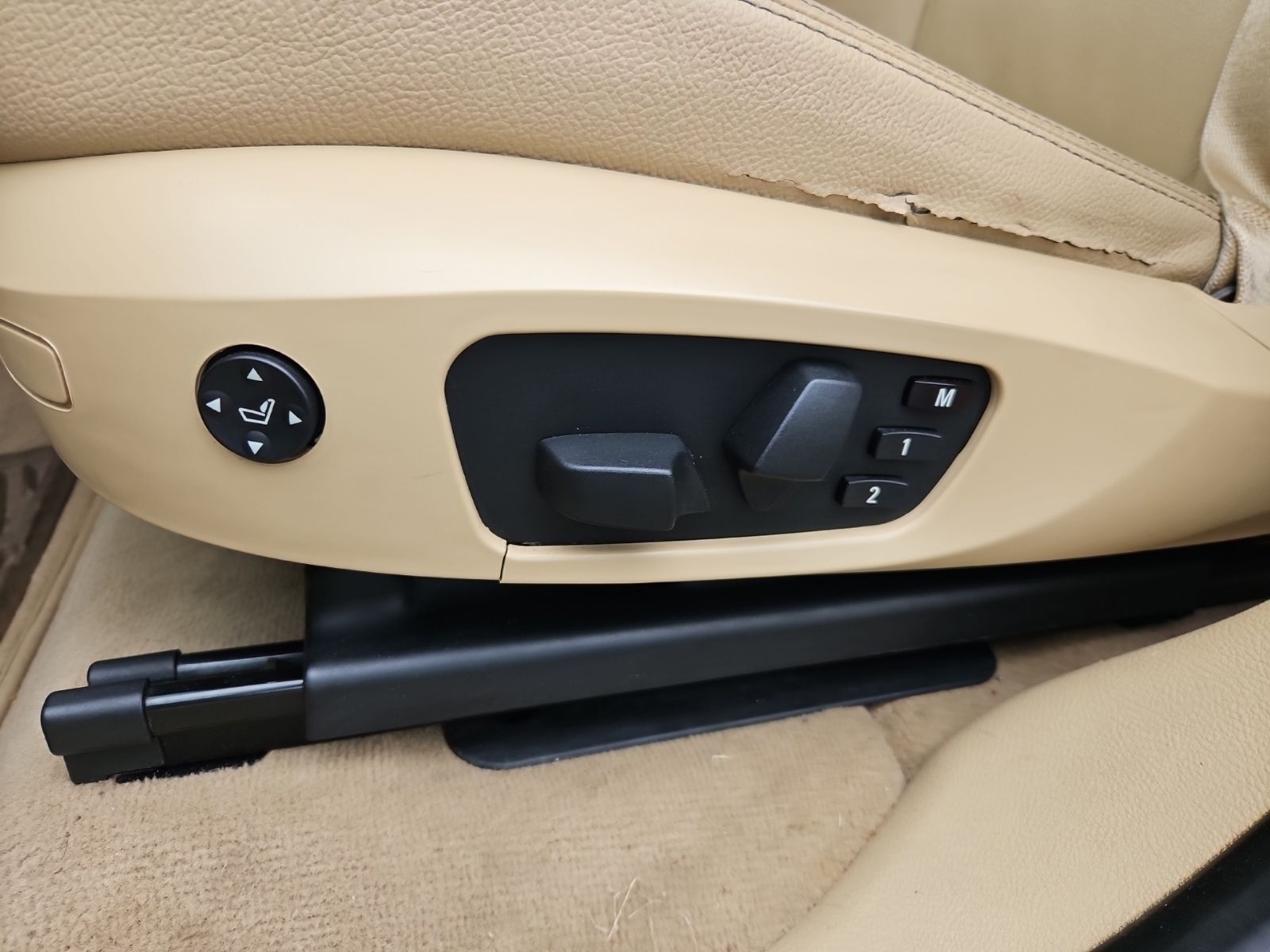 Used 2011 Silver BMW xDrive28i image 25