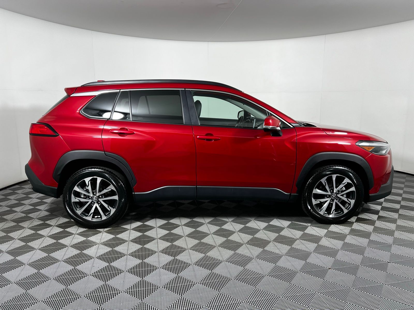 2023 Toyota Corolla Cross XLE 4