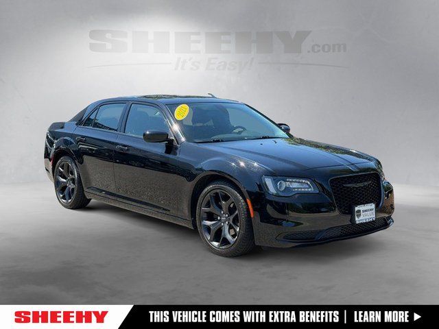 2021 Chrysler 300 Touring's photo