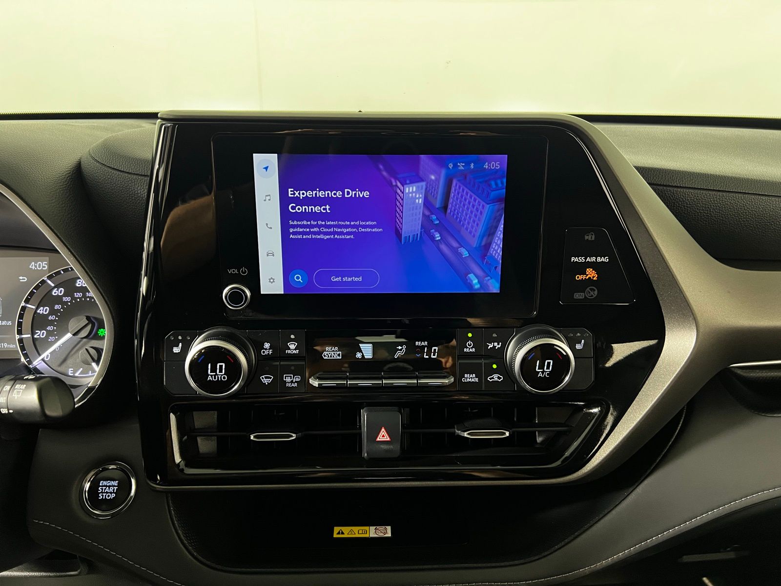 Thumbnail: 2023 Toyota Highlander - 18