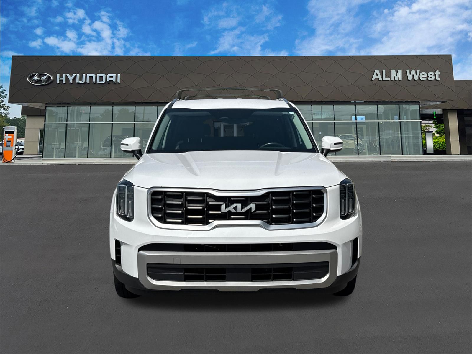 Used 2023 White Kia S image 2