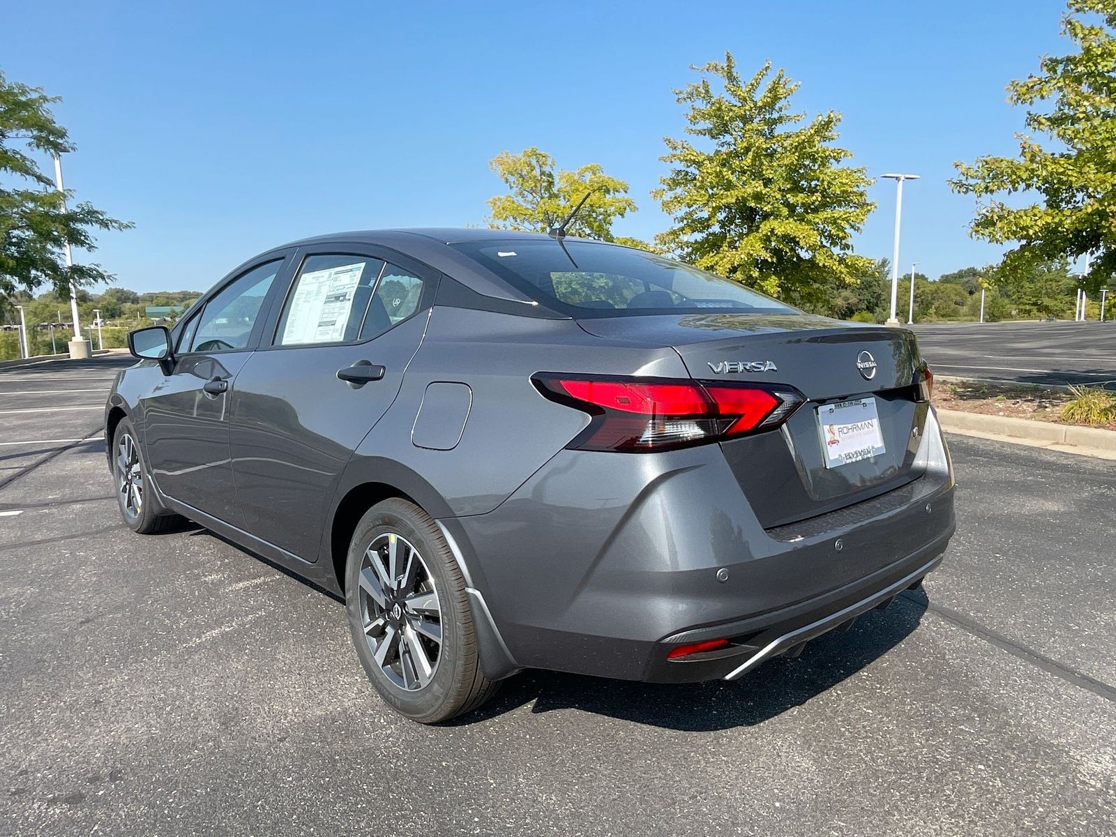 2024 Nissan Versa 1.6 S 32