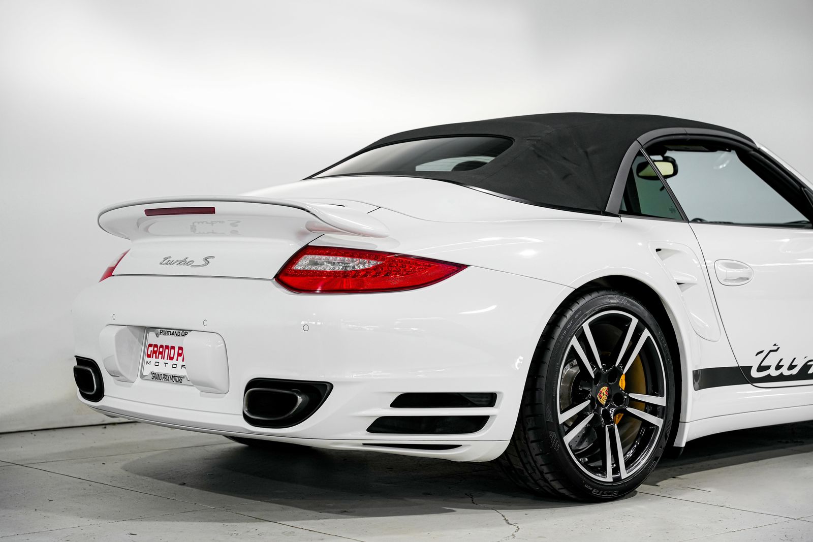 2011 Porsche 911 Turbo S — photo 40