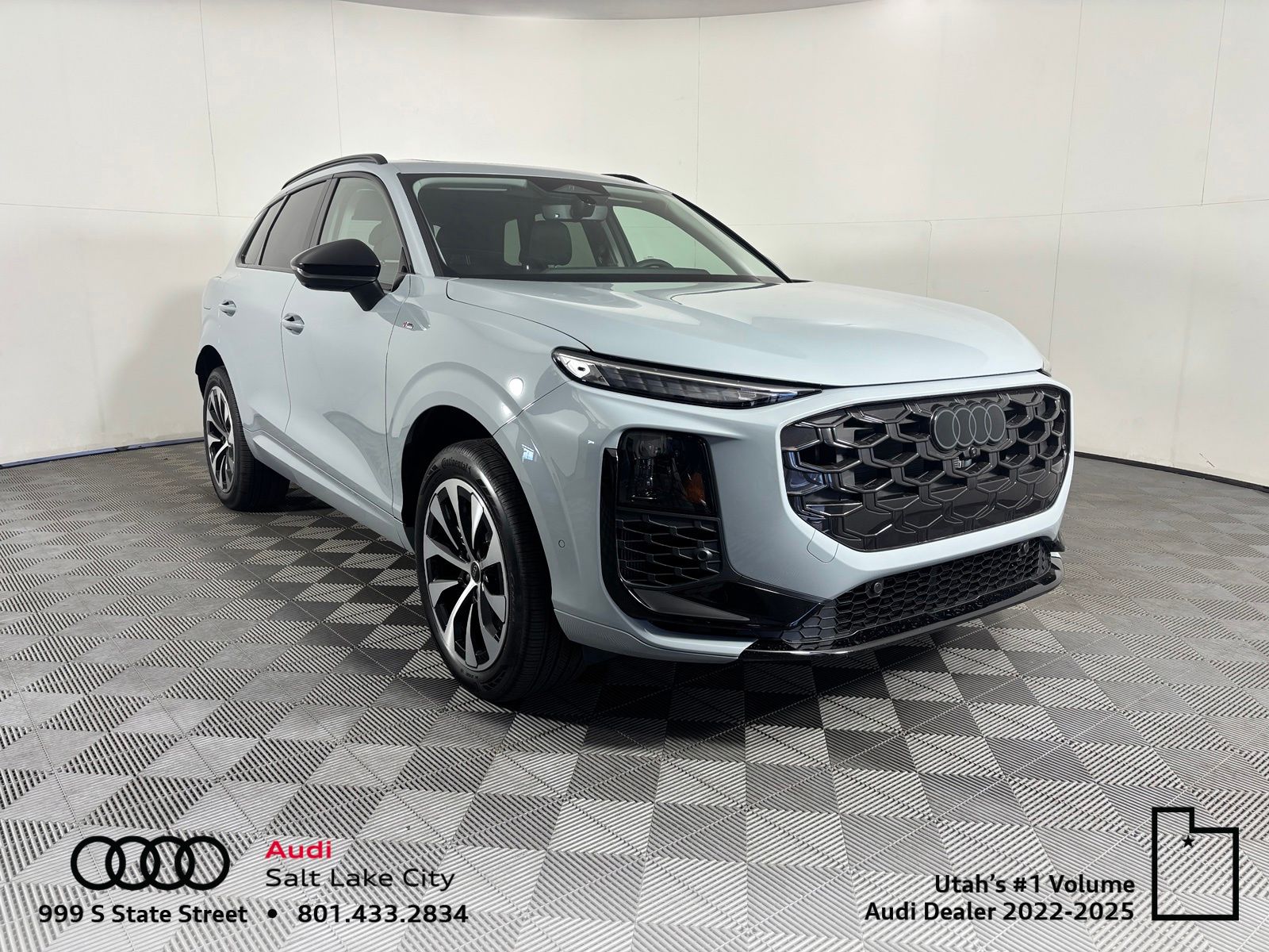 Arrow Gray Pearl Effect 2026 Audi Q3 SUV / Crossover All-Wheel Drive 7-Speed Automatic