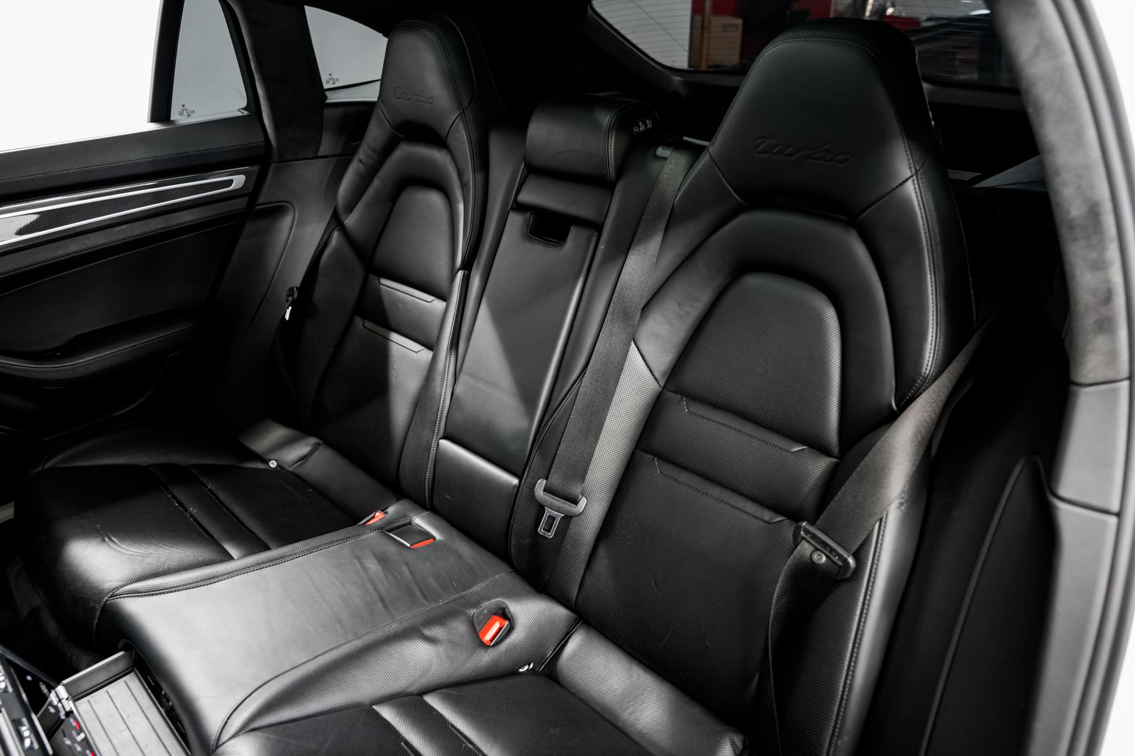 2018 Porsche Panamera Sport Turismo Turbo — photo 36