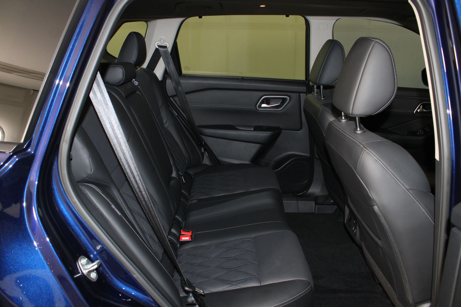 Used 2026 Blue Nissan Platinum image 21