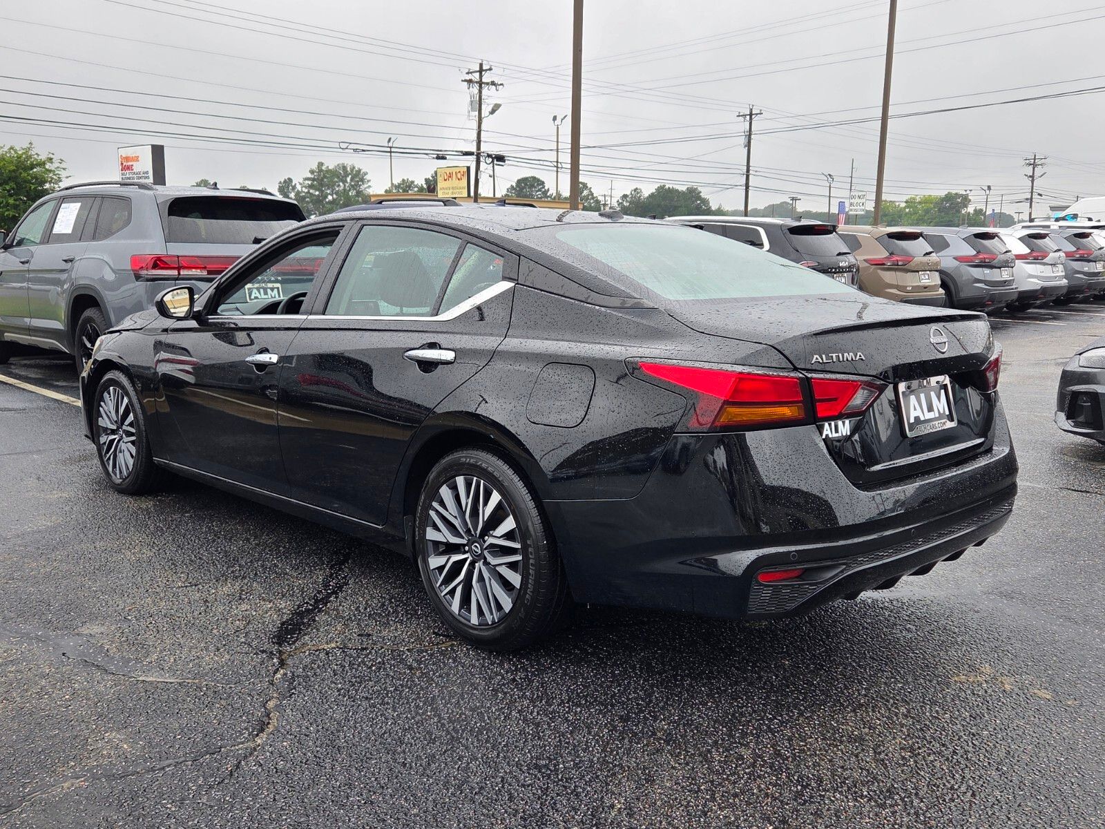 Used 2025 Black Nissan 2.5 SV image 9