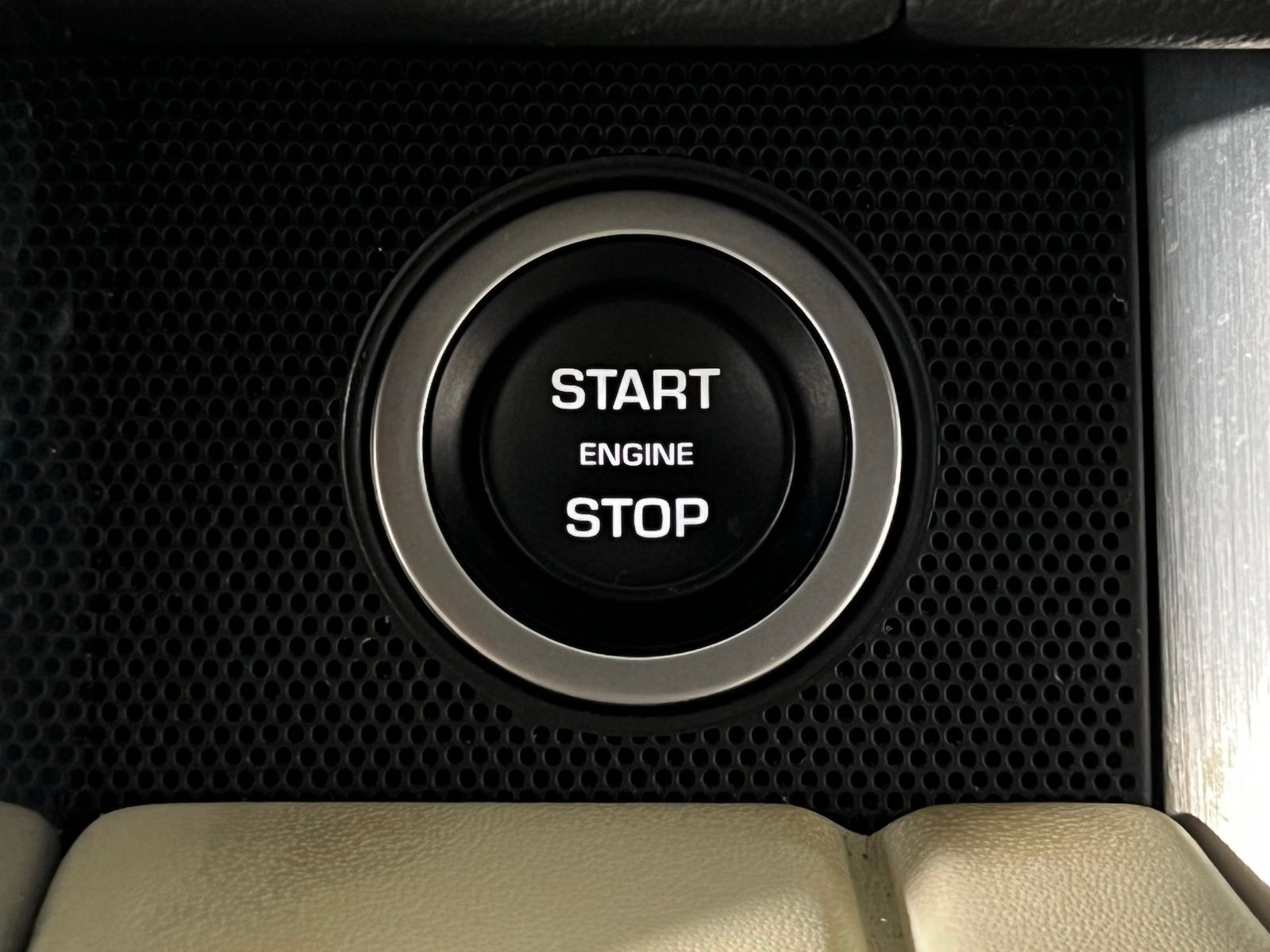 Thumbnail: 2021 Land Rover Range Rover - 26